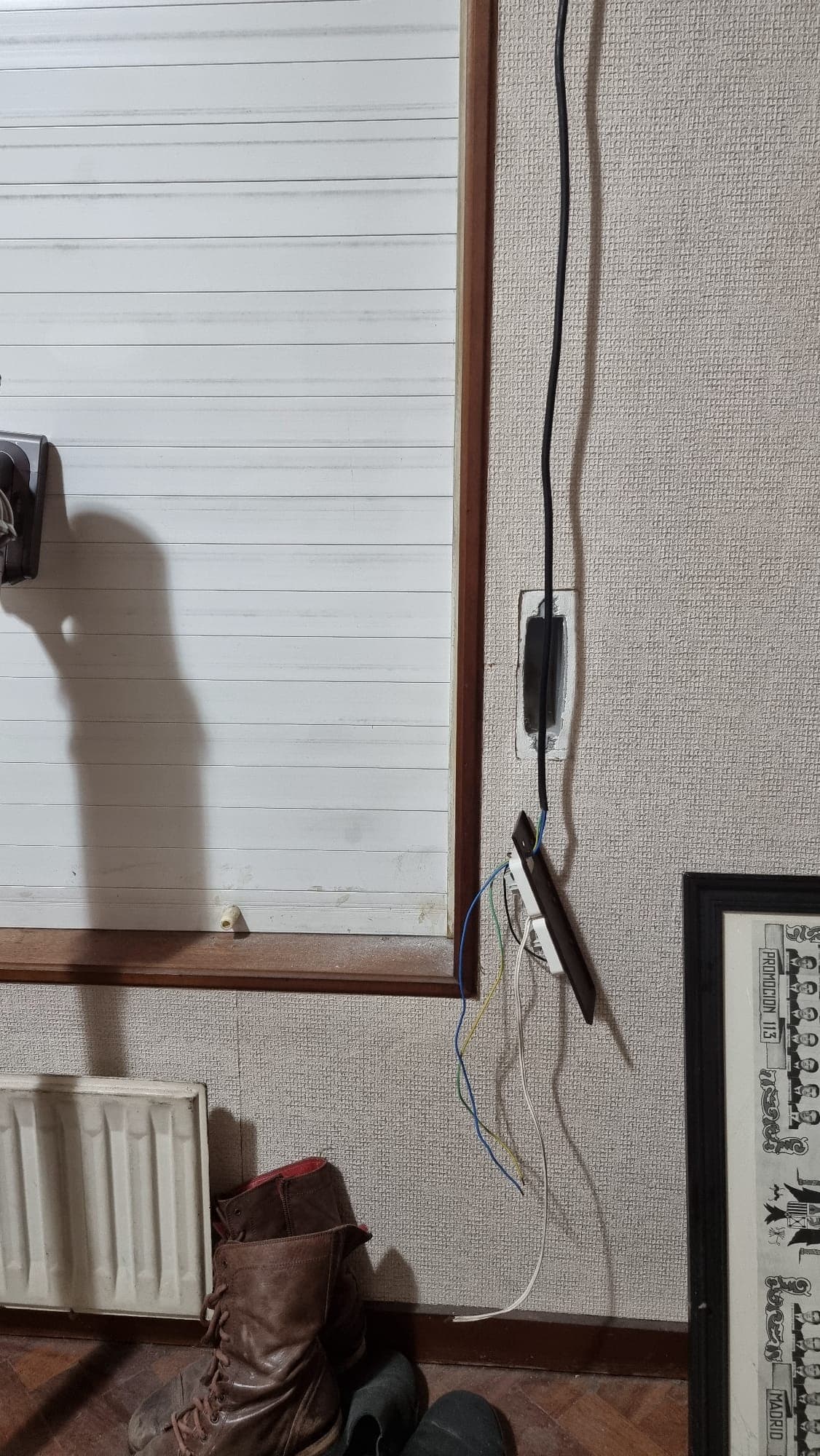 Instalación del cableado de una persiana motorizada